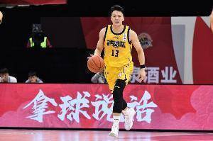 姜宇星18投9中得到21分6篮板2助攻2抢断 正负值+13
