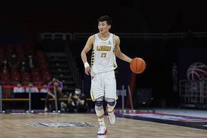 表现全面!孙铭徽17投7中得到17分4板12助2断3帽