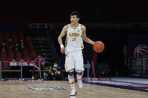 表现全面!孙铭徽17投7中得到17分4板12助2断3帽
