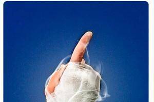 拒绝被逆转！皇马官推晒本泽马经典手势：?