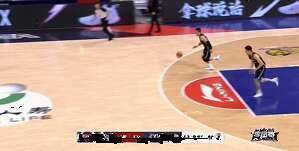 五大囧了！威姆斯一过二面对空篮挑篮不进