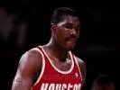1996年的今天:奥拉朱旺超越贾巴尔成为NBA历史盖帽王