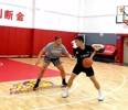 ?&ldquo;独臂篮球少年&rdquo;张家城再与广东男篮训练师单挑 秀果冻上篮