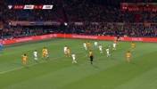 荷兰1-0领先!德佩禁区内头球破门建功