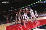 咱这是专业的!李凯尔NBA赛场连续抢断底线球 让快船将帅怀疑人生