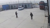 一看大哥这投篮姿势,年轻时绝对高手!