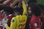 看来没事!疑似膝盖受伤的阿菲夫,半场回来后依然在场上