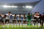 足球报:国足输球后“连呼吸都是错的”;对阵日本要保证侵略性
